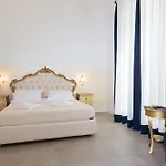 Palazzo Marini Di Charme לינה וארוחת בוקר לצ'ה