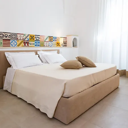 Palazzo Marini Di Charme 4* לצ'ה