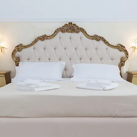 Palazzo Marini Di Charme 4*